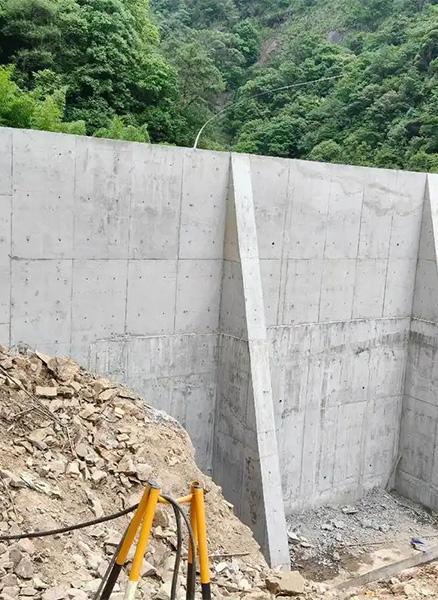 平顶山舞钢重力式挡土墙